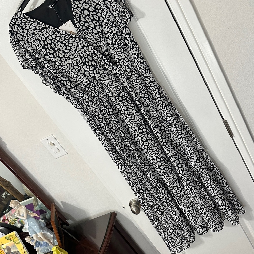 Chic Black and White Floral Maxi Dress